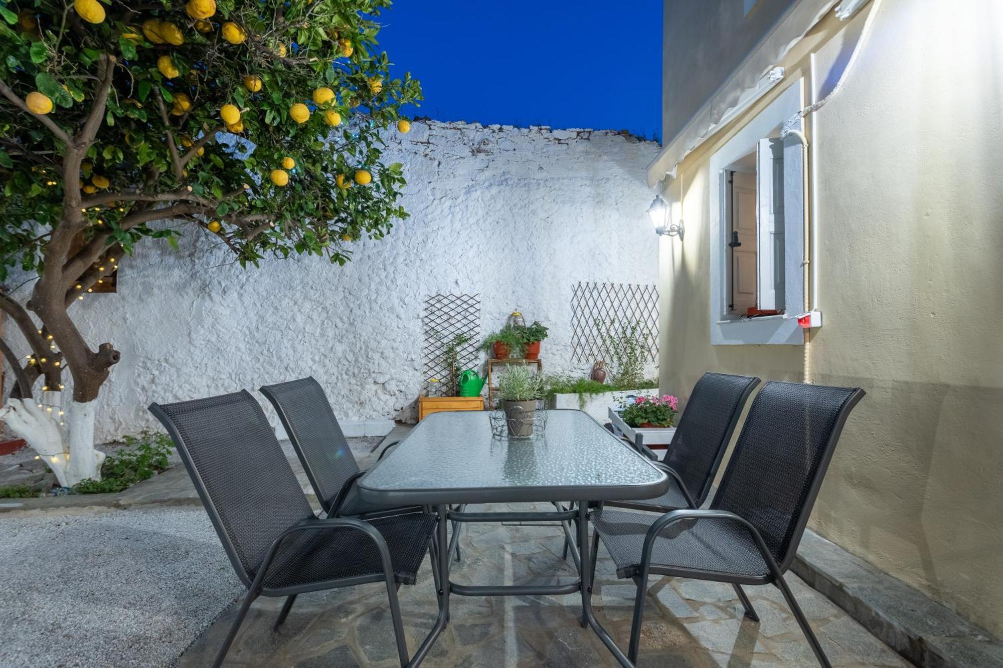 Spacious Home With Yard, Mytilene Lesvos Exterior photo