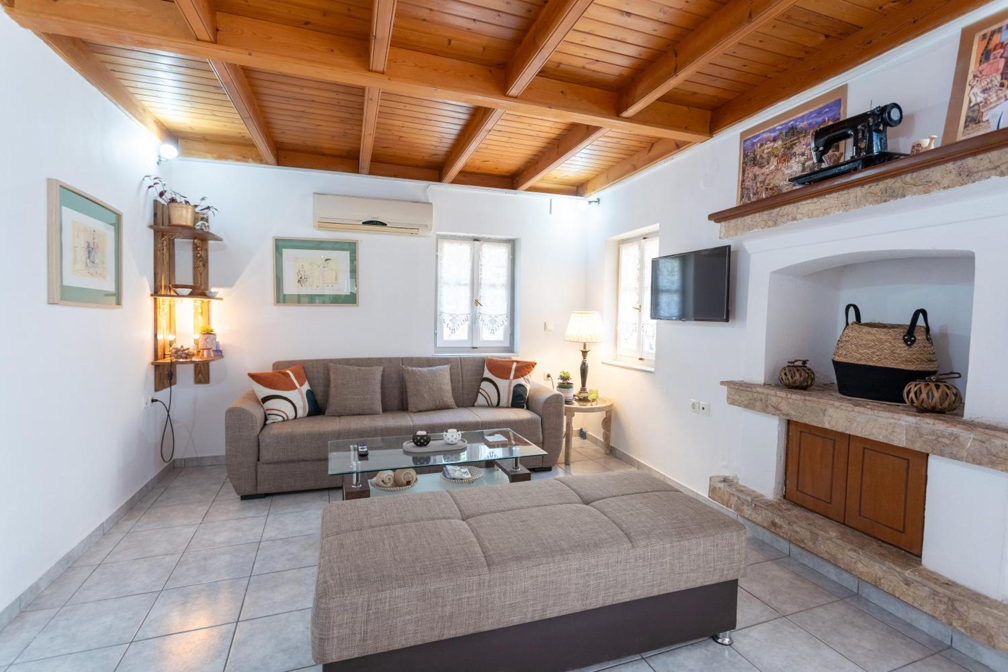 Spacious Home With Yard, Mytilene Lesvos Exterior photo